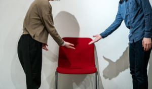 「日本人は親切」はもう古い？！「レディーファースト」についてTweetした結果