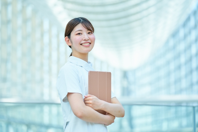女性の看護師の画像