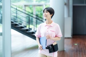 訪問看護あやめで働く社員の体験談や評判をご紹介！利用者に向けたサポート内容も解説
